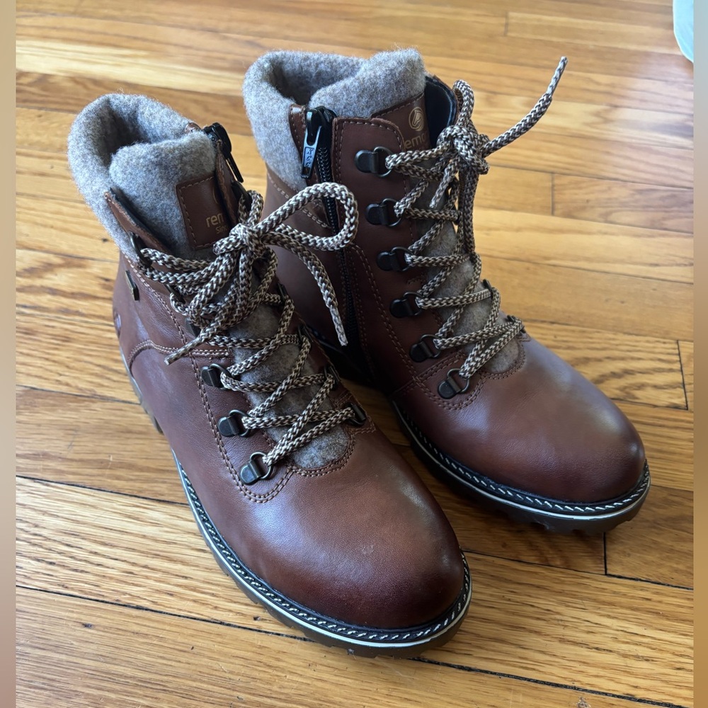Remonte Brown Leather Lace-Up Ankle Boots with Cozy Wool Collar